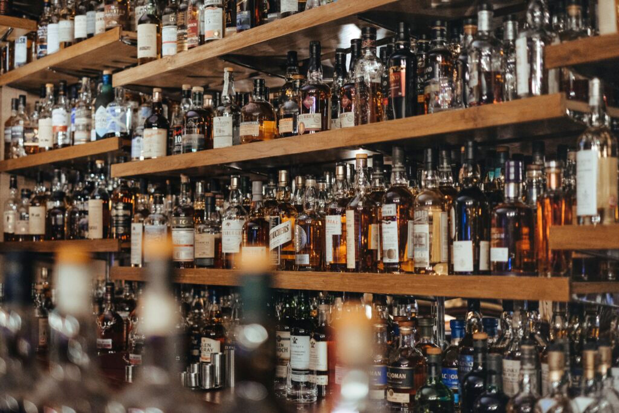 Allemaal flessen alcohol