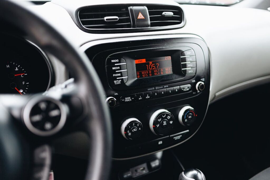 Een radio in de auto