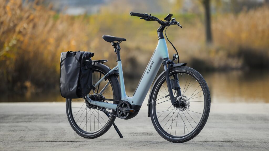 De Cube Supreme Hybrid Deluxe SLX 600 buiten