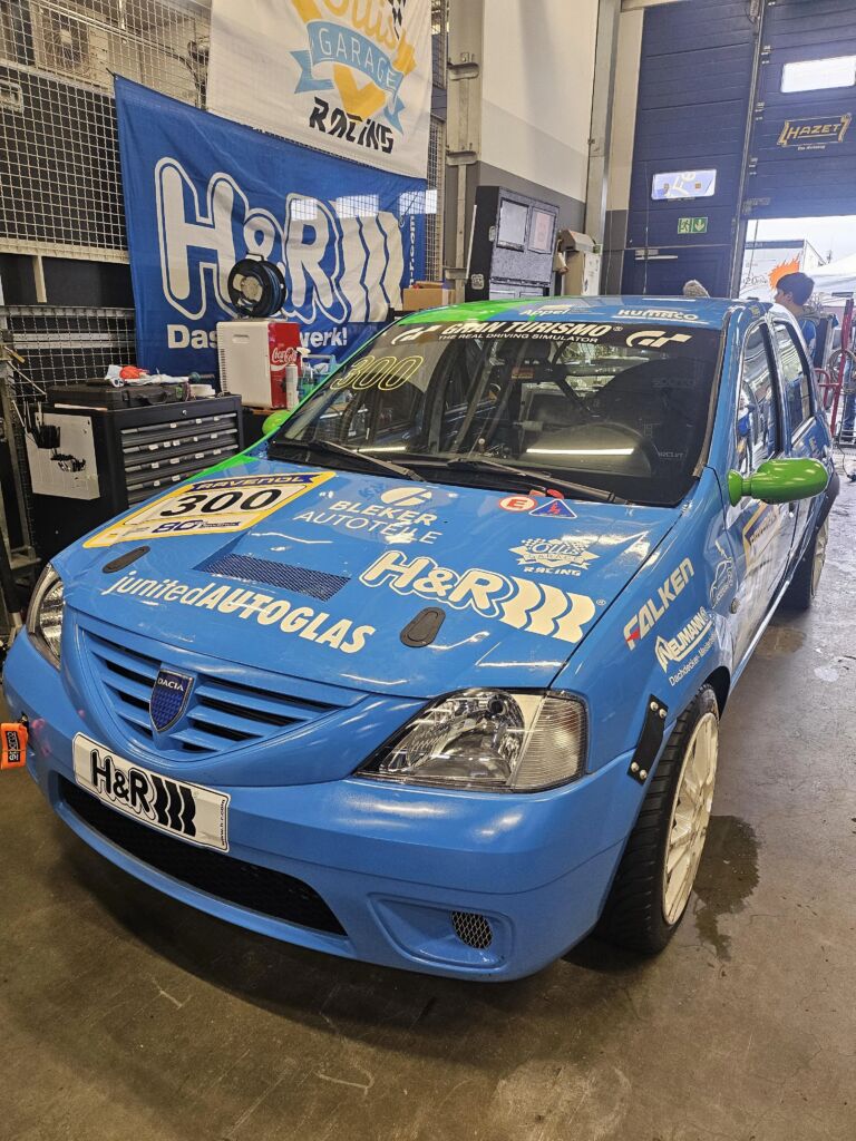 Vergeet Max Verstappen: deze Dacia Logan (€ 10.000) werd dé held van de 24 uur van de Nürburgring