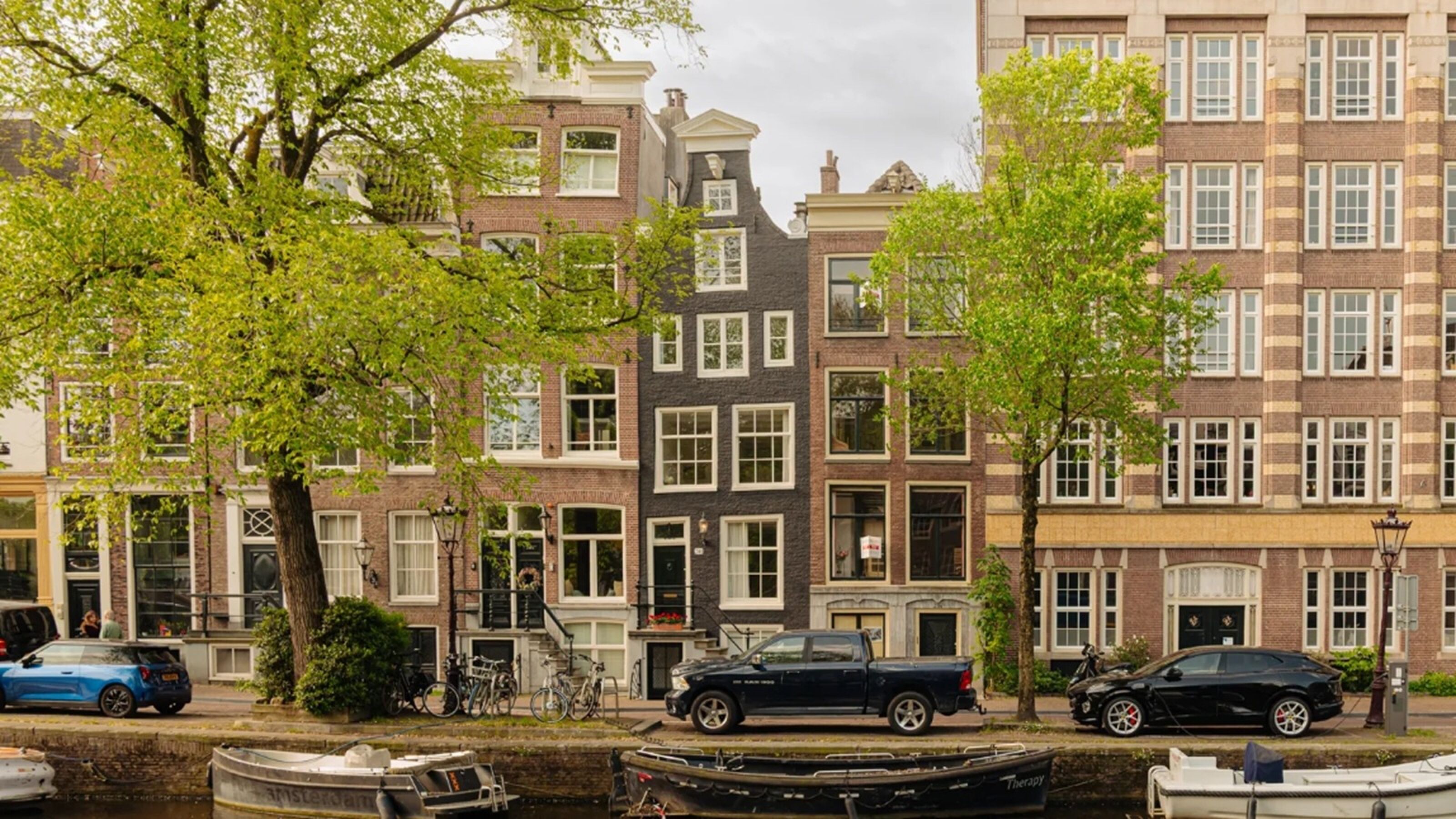 Je eigen kasteeltje in de stad: bijzonder charmant grachtenpand in Amsterdam staat nu te koop op Fun