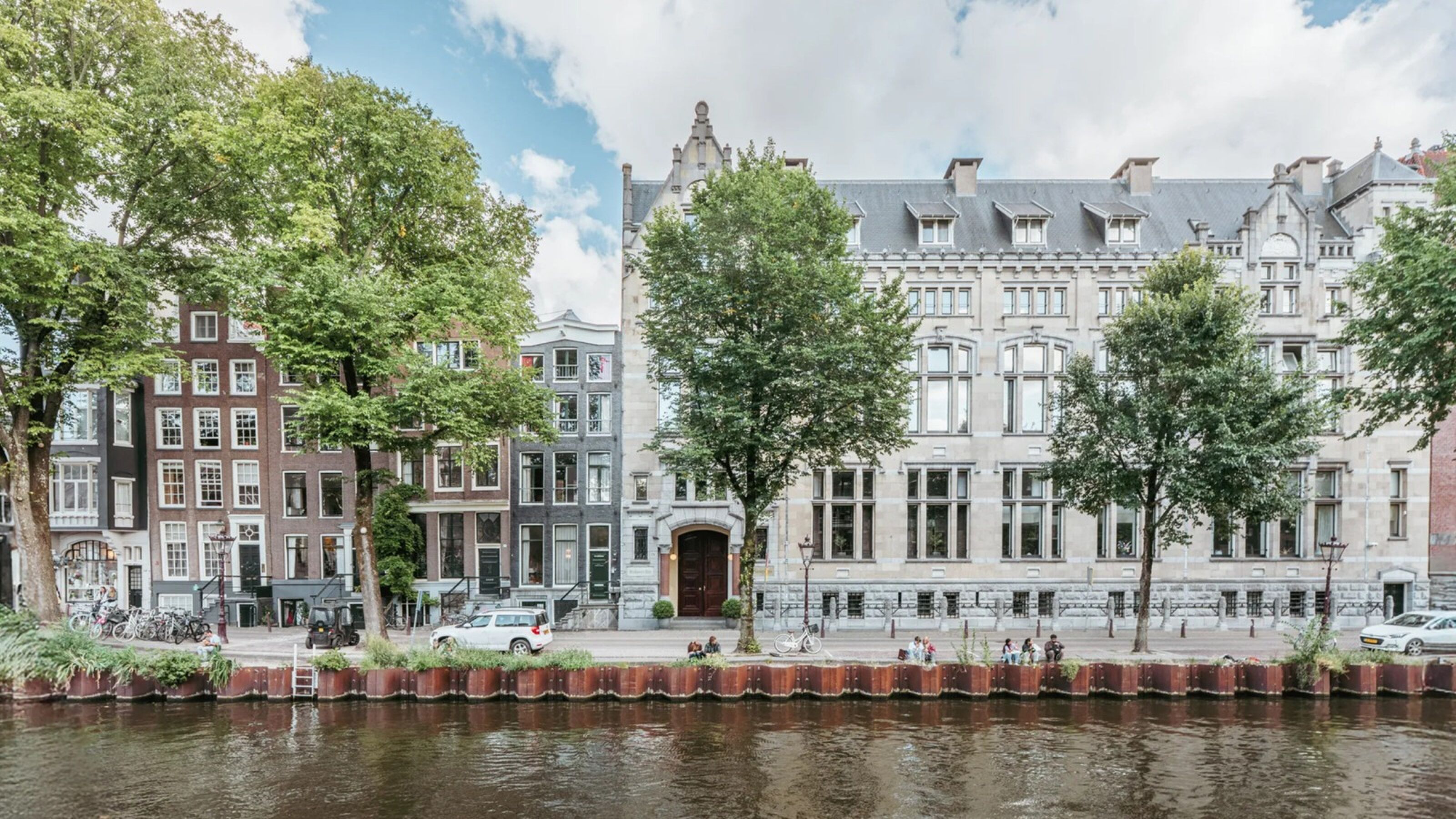 De buitenzijde van het penthouse dat door John de Mol is verkocht.