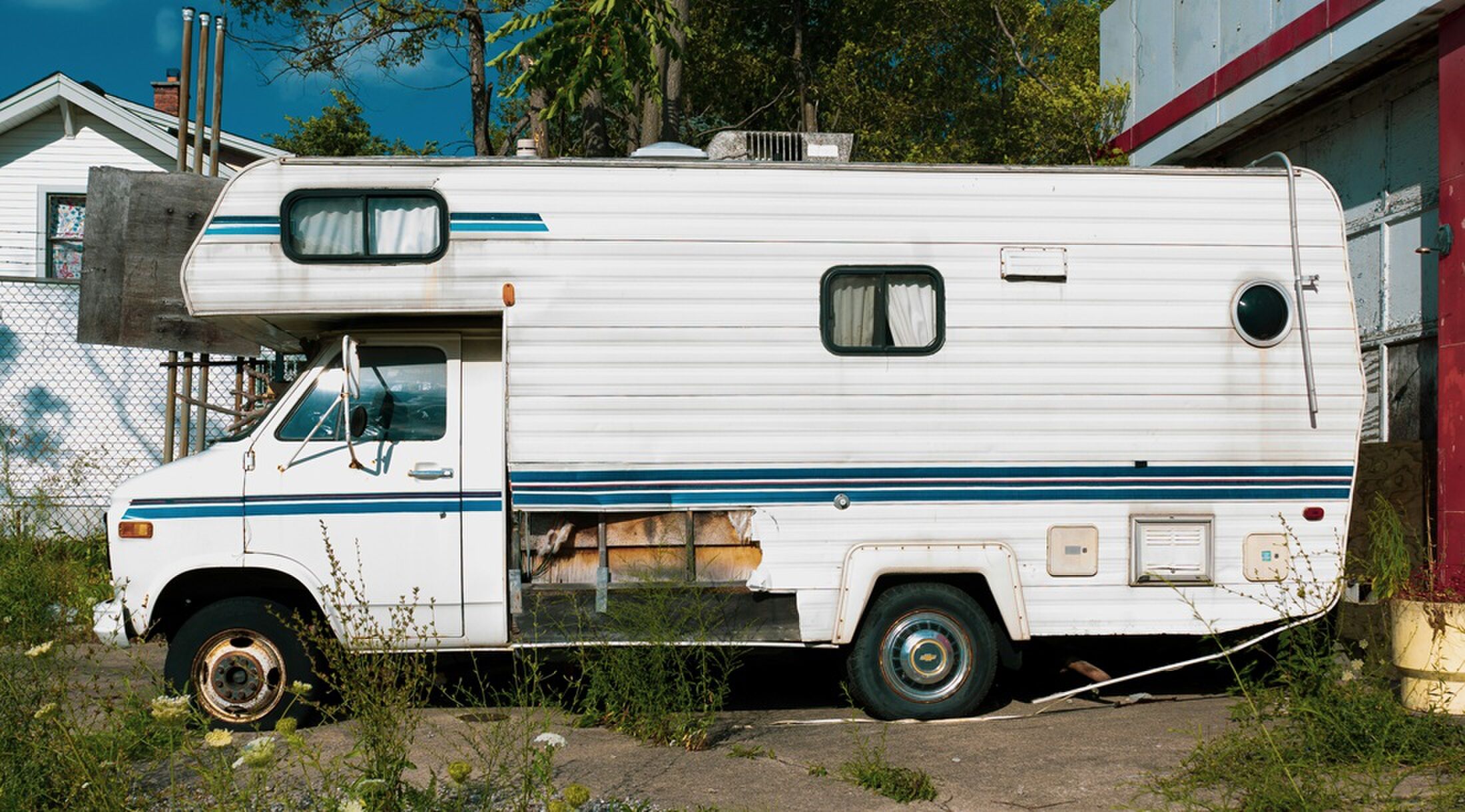 Een camper waarmee je op vakantie kan gaan.