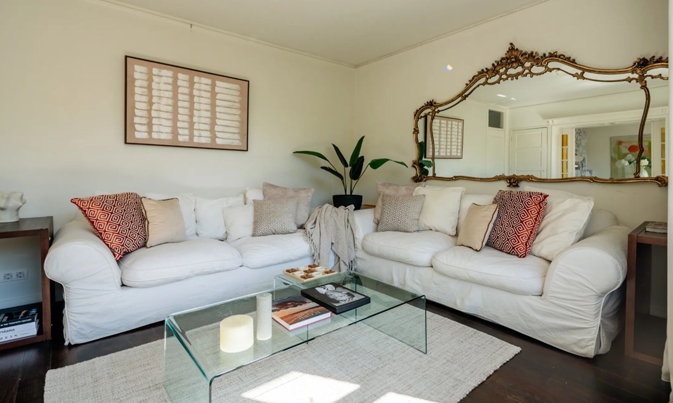 De living van de Amsterdamse woning.