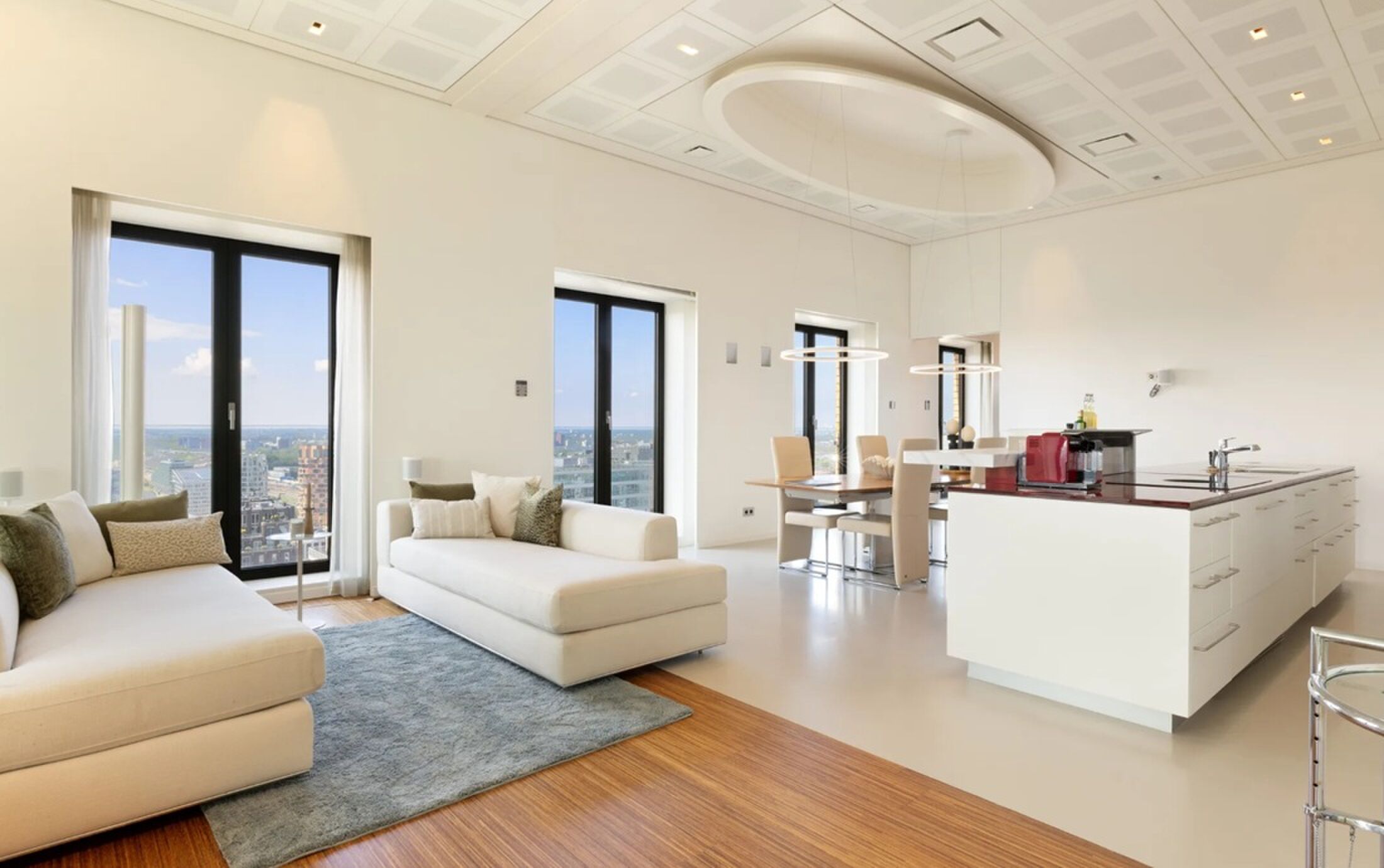 De binnenzijde van het penthouse in Amsterdam.