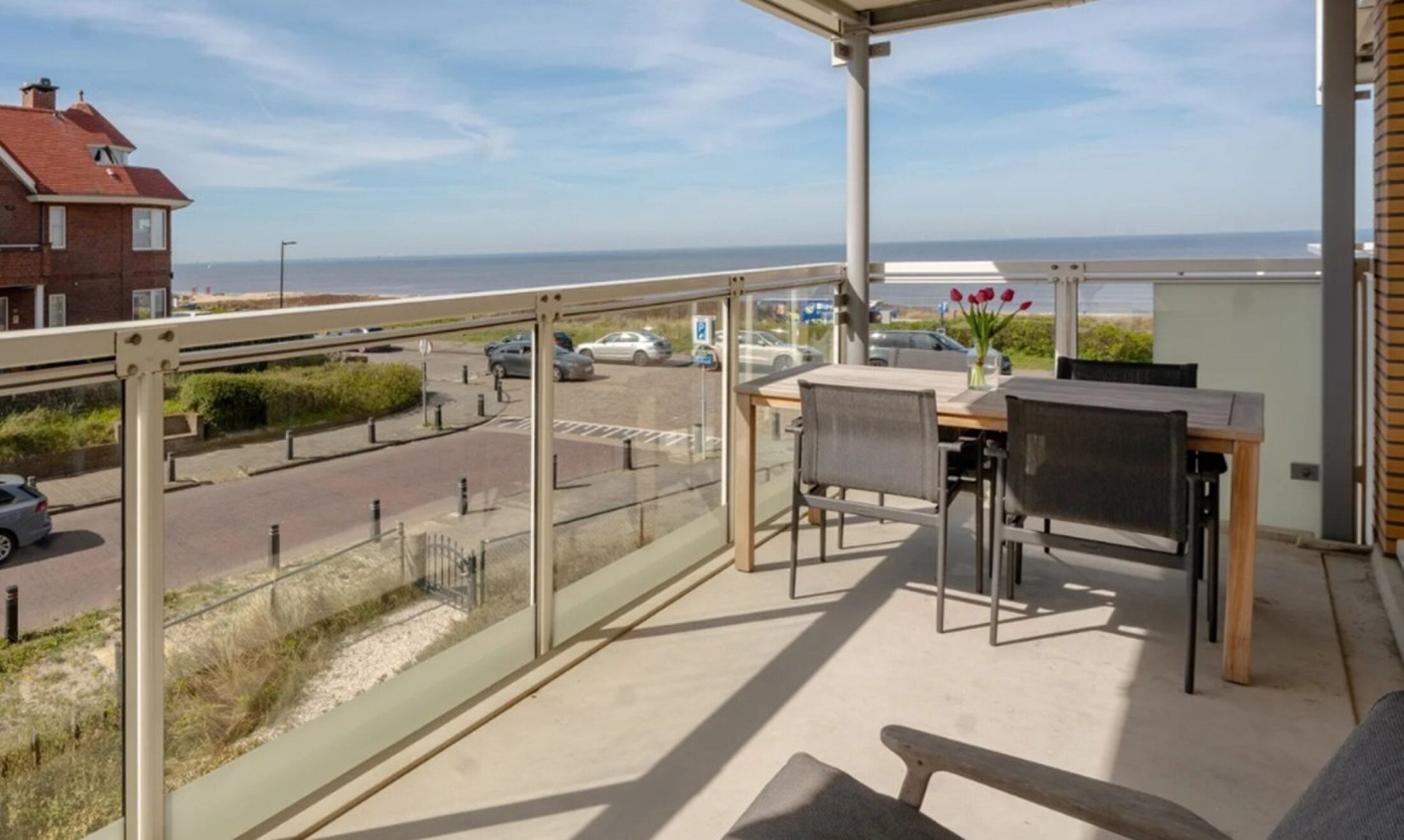 Het balkon van het appartement van Eva Jinek.