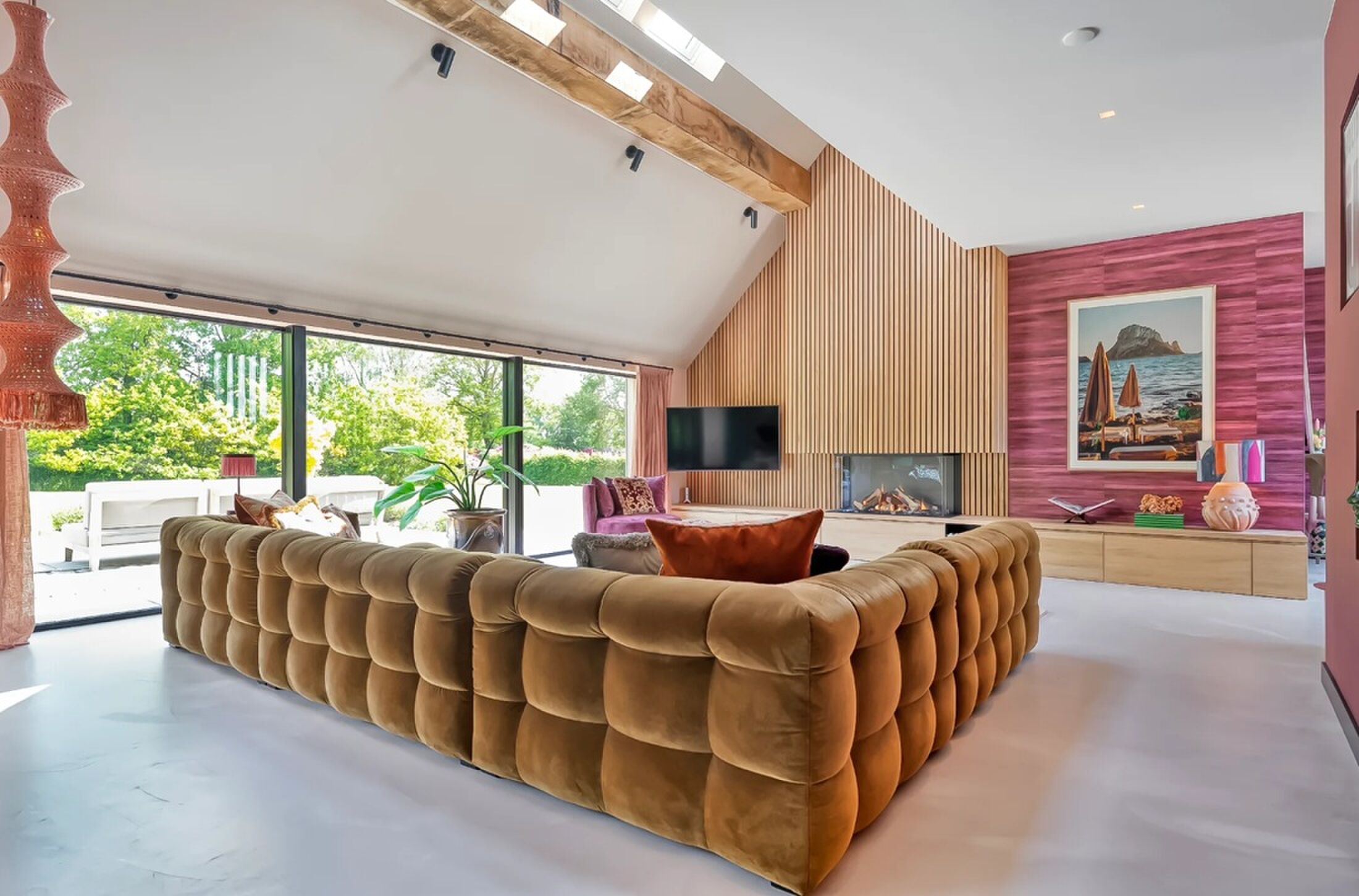 De living van het luxe landhuis.