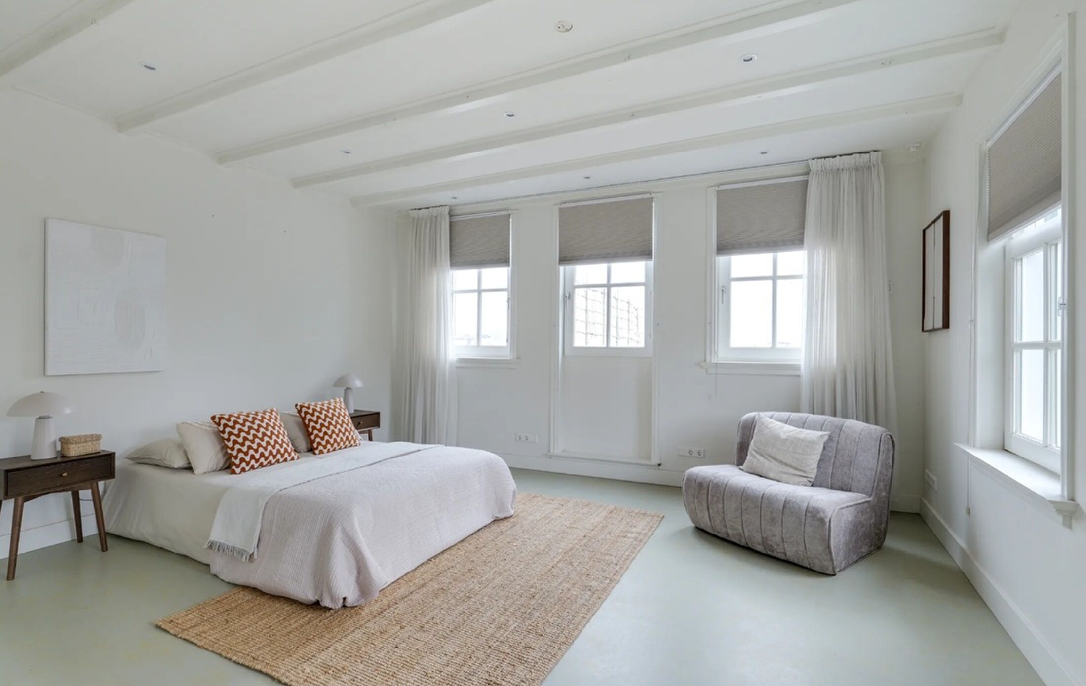 Een van de luxe slaapkamers.