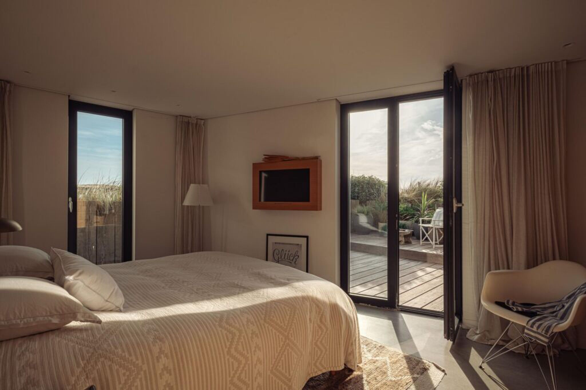 Een van de luxe slaapkamers.