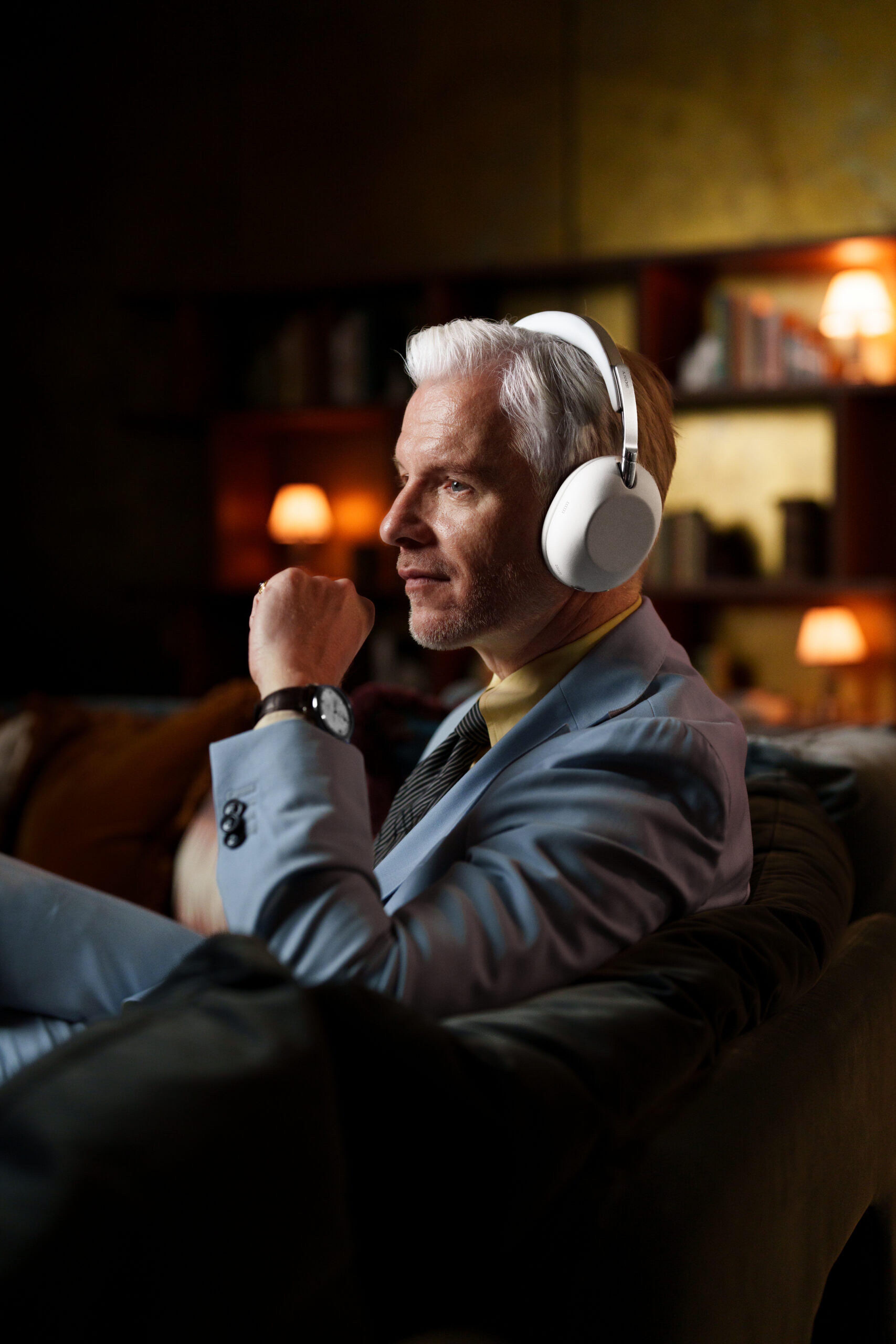 Arno Kantelberg met een Sony-koptelefoon
