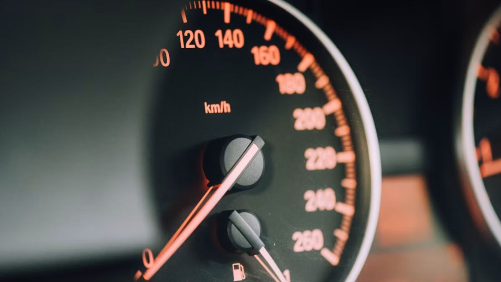 Een snelheidsmeter van je auto