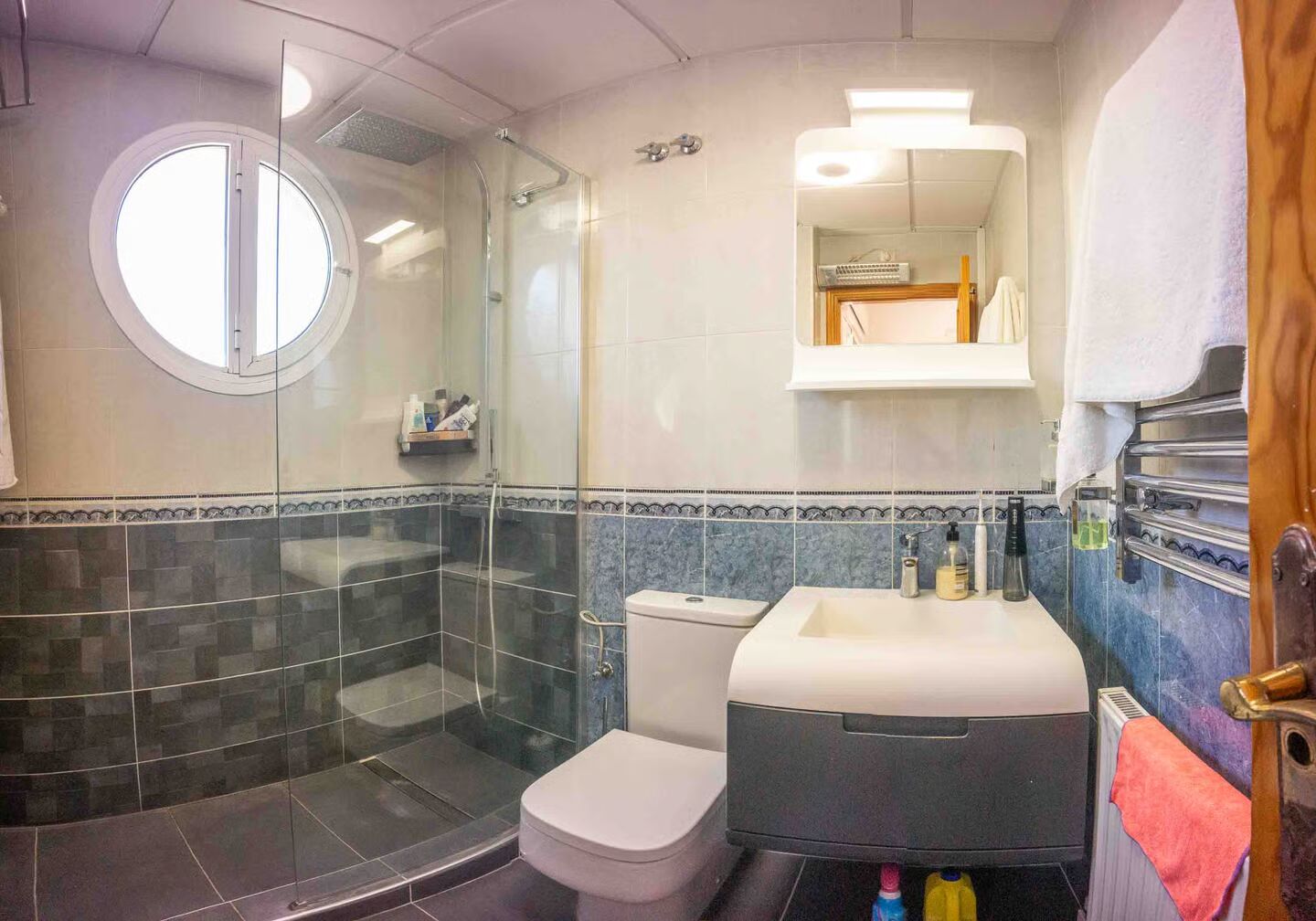Een van de luxe badkamers