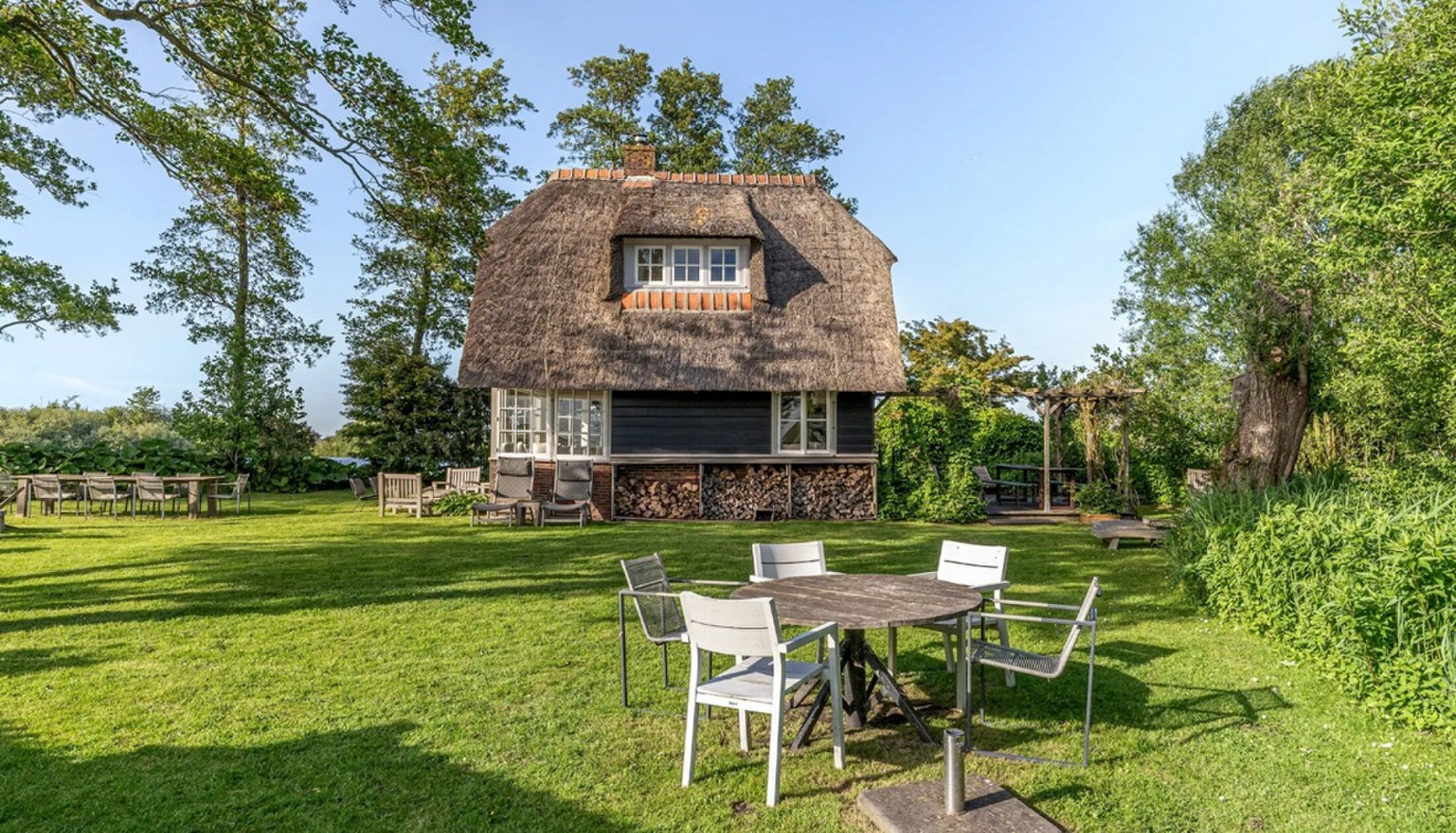 De tuin van de woning.