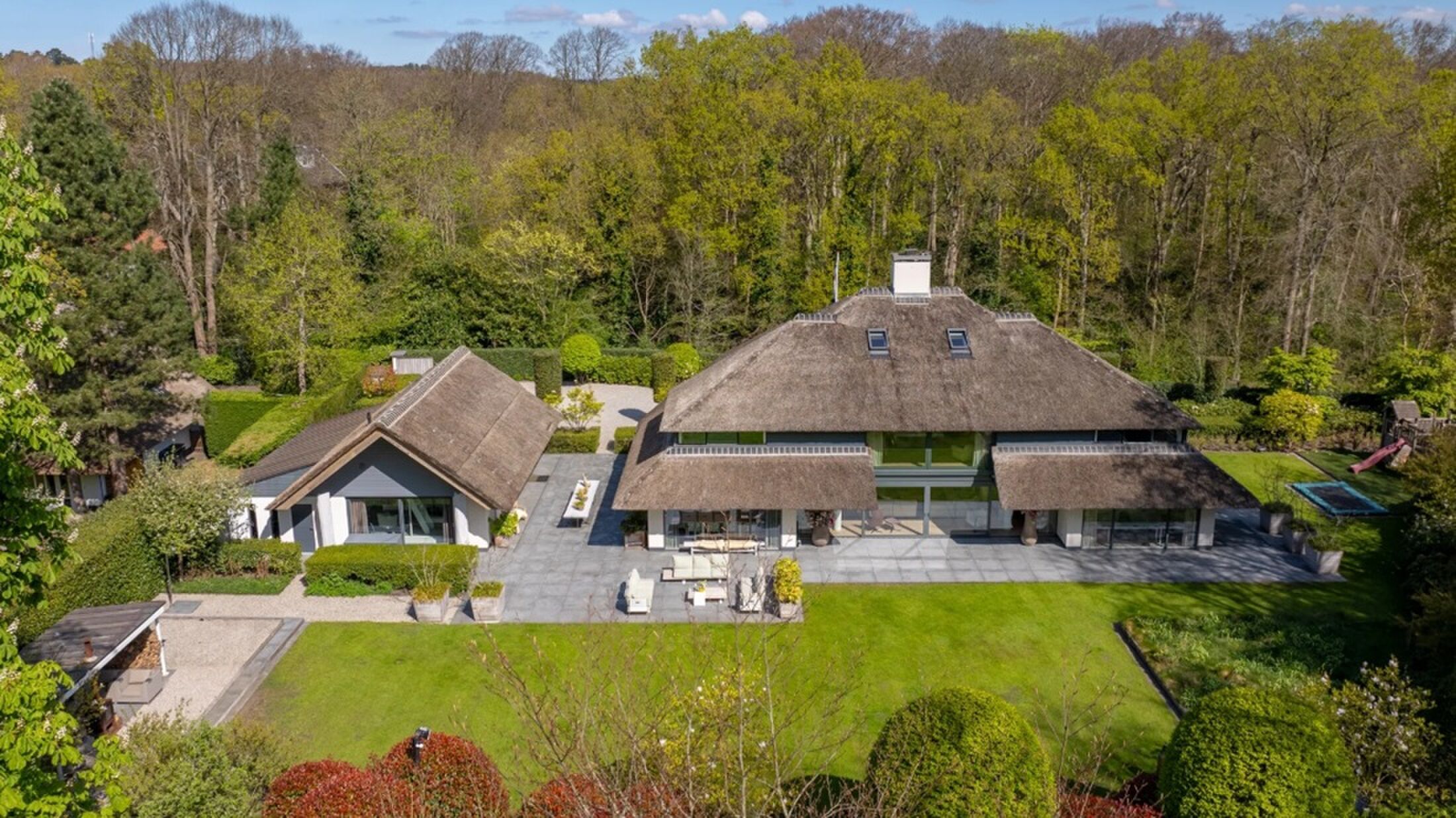 De in het Bloemendaalse Bos gevestigde villa.
