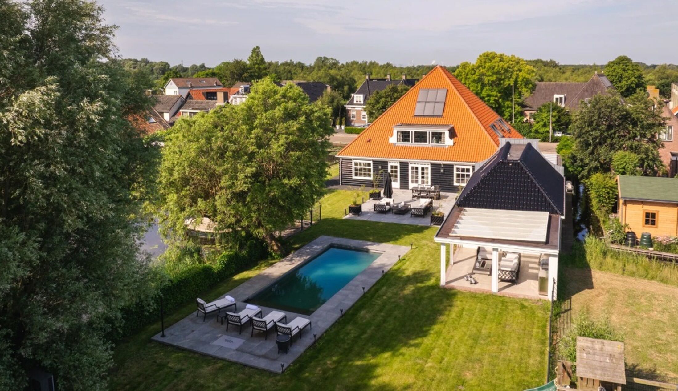 De vlak bij Amsterdam gevestigde luxe villa.
