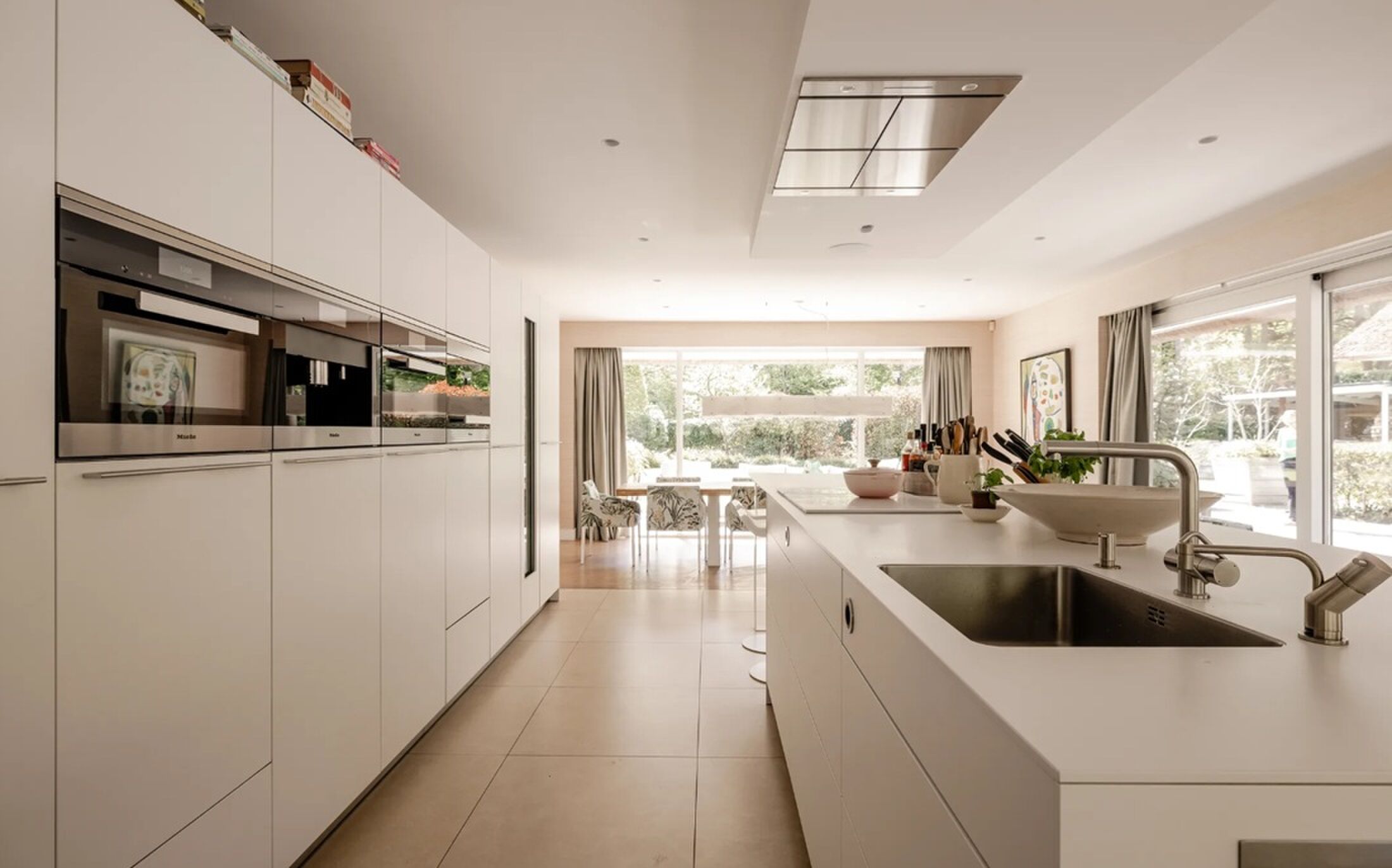 De keuken van de villa in het Bloemendaalse Bos.