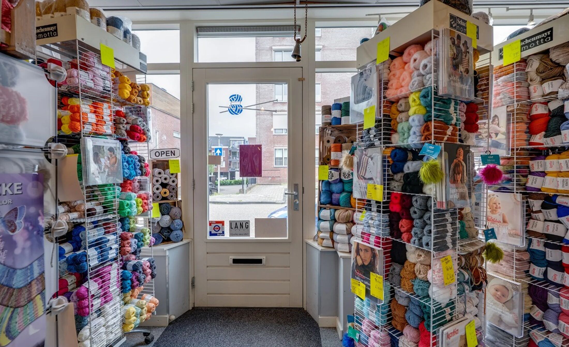 De entree van de winkel.