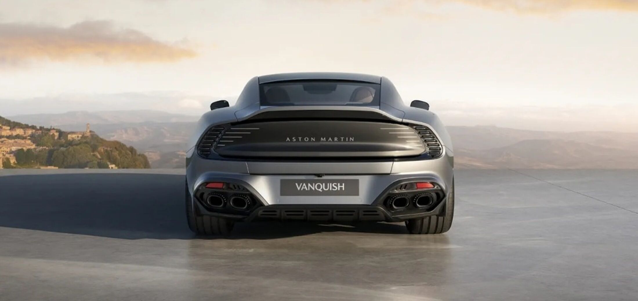 De achterzijde van de Aston Martin Vanquish 25.