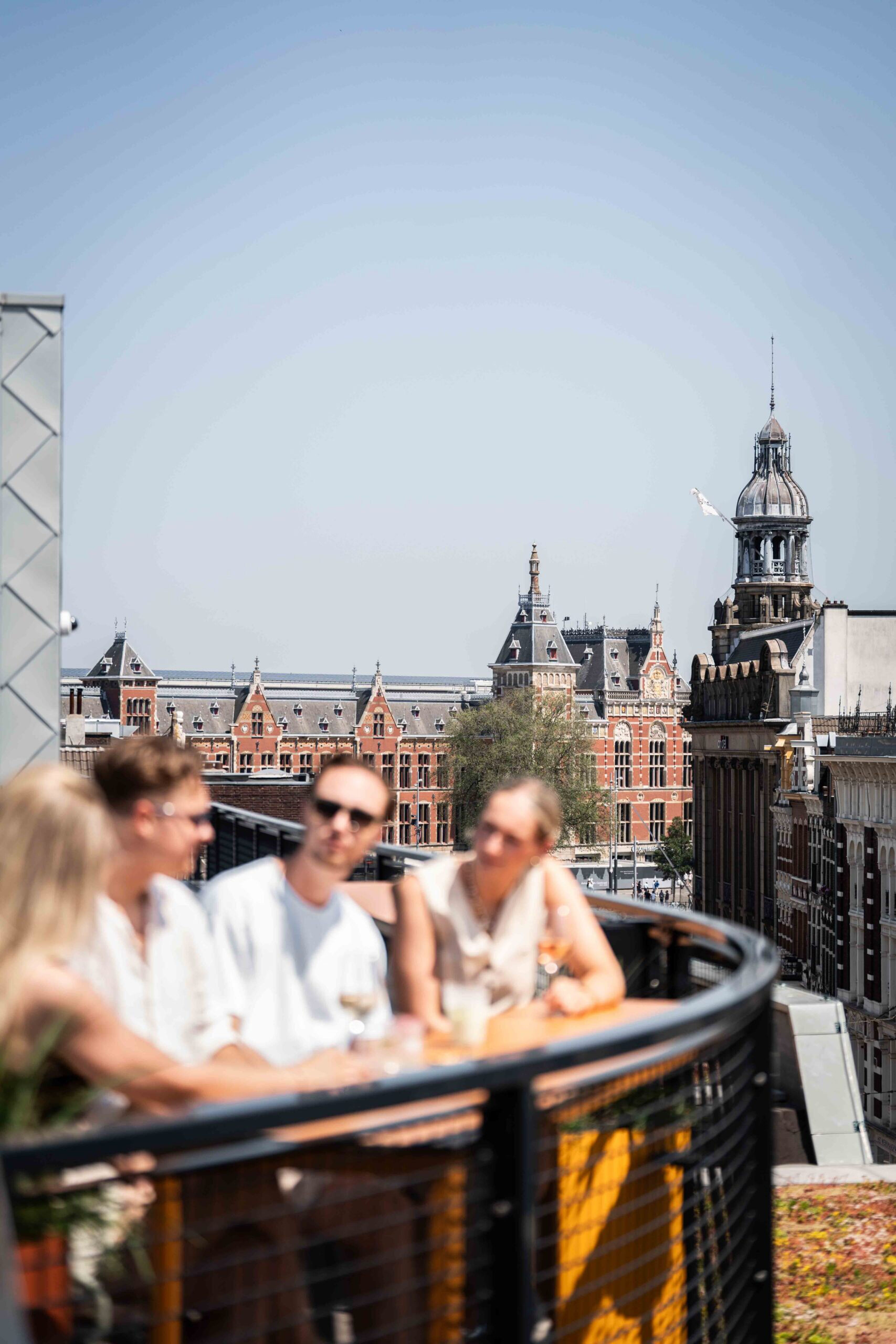 Het buitenterras van CIMA Rooftopbar