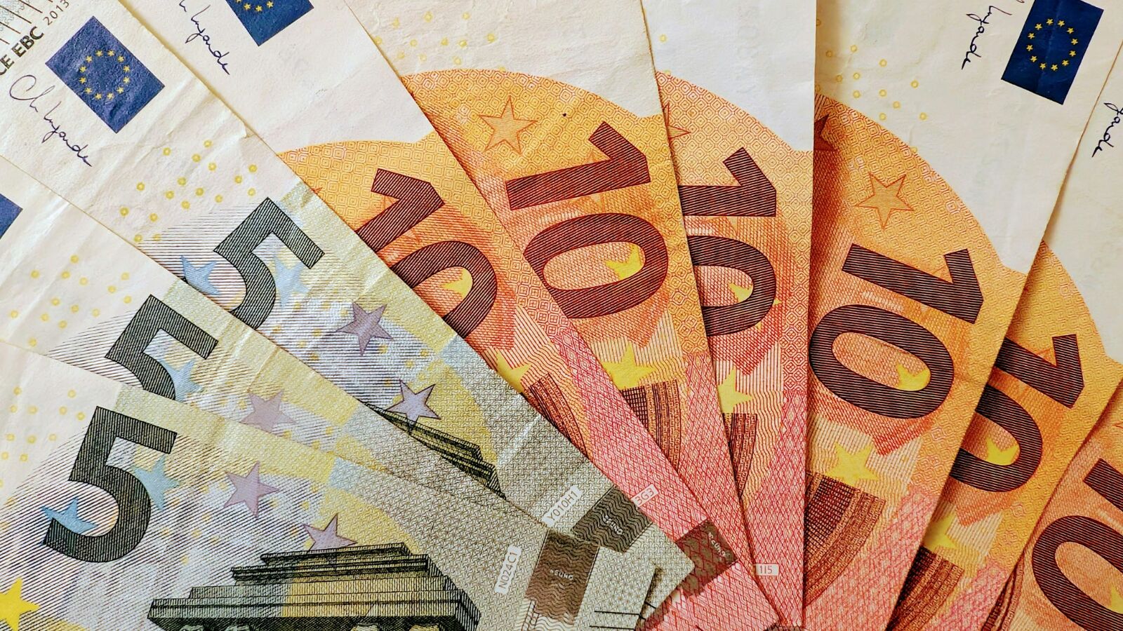 Verschillende briefjes geld