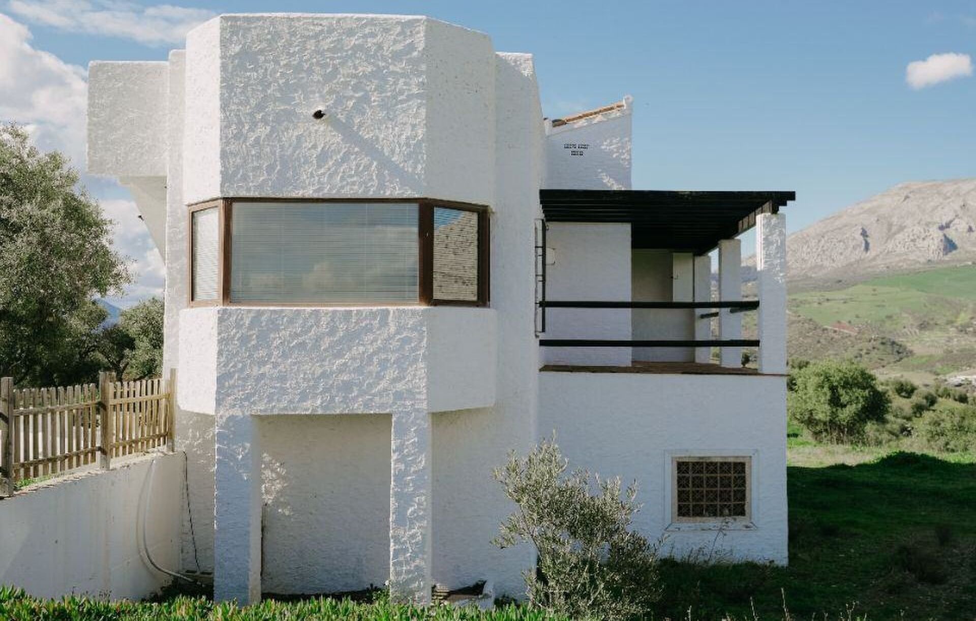 De buitenzijde van de vakantievilla in Spanje.