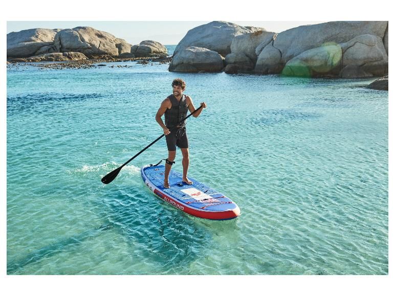 SUP-board van Lidl op het water. 