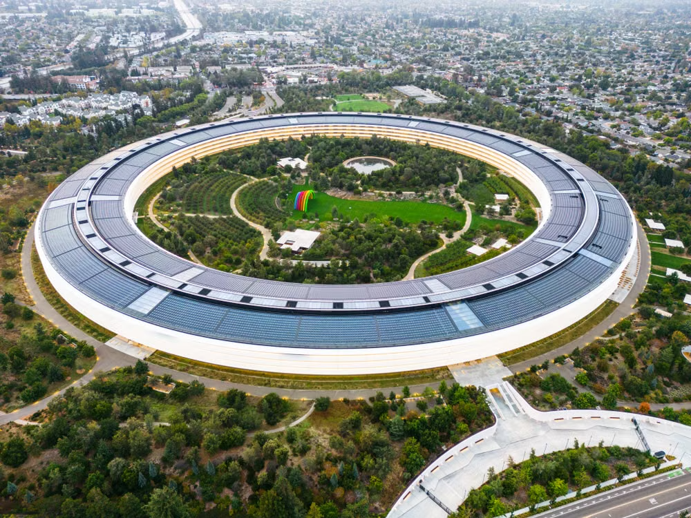 Het Apple Park in Californië is echt gigantisch. Niet voor niet een van de duurste gebouwen ter wereld natuurlijk