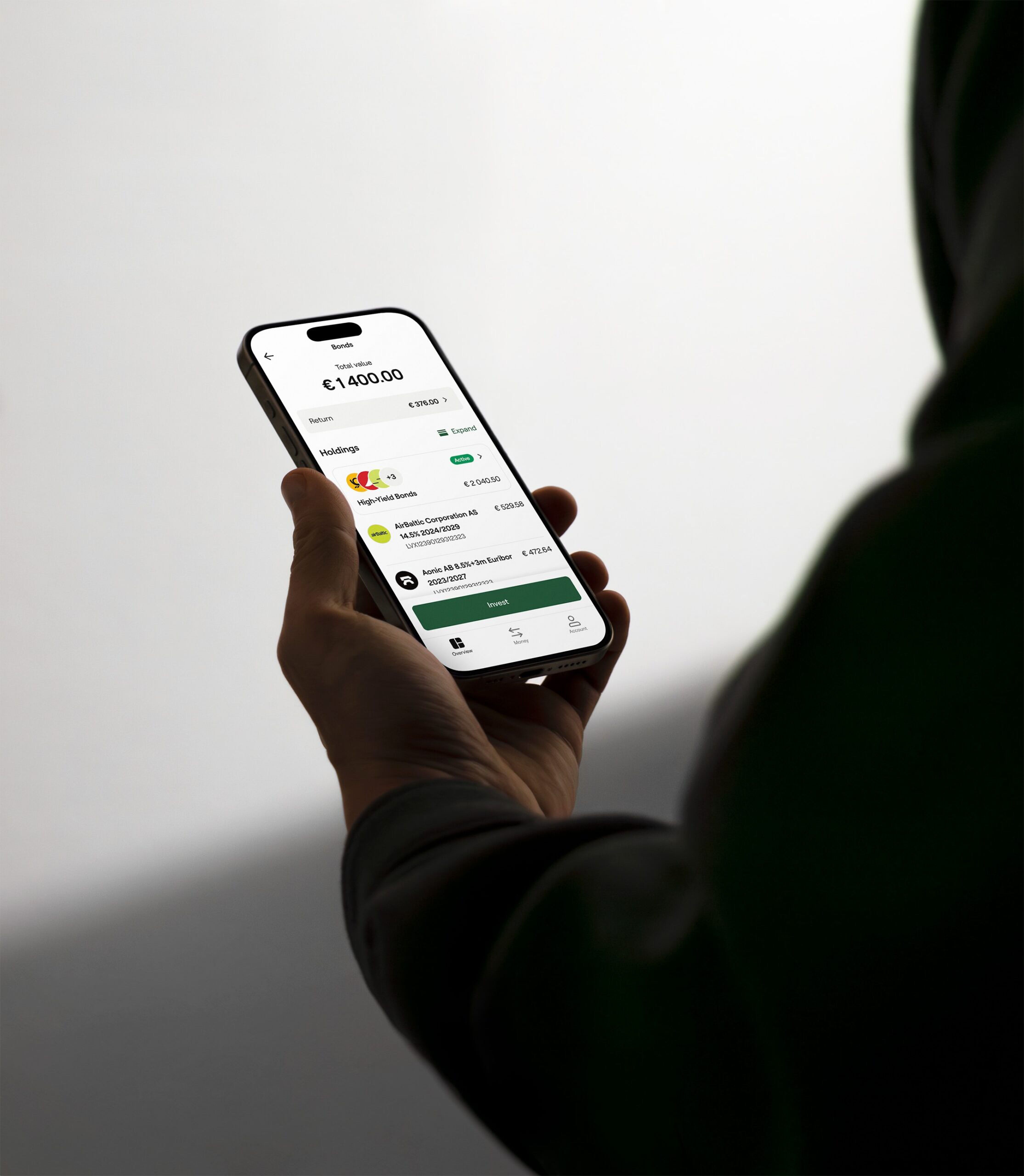 Een telefoon waarop belegigingen bij Mintos te zien zijn 