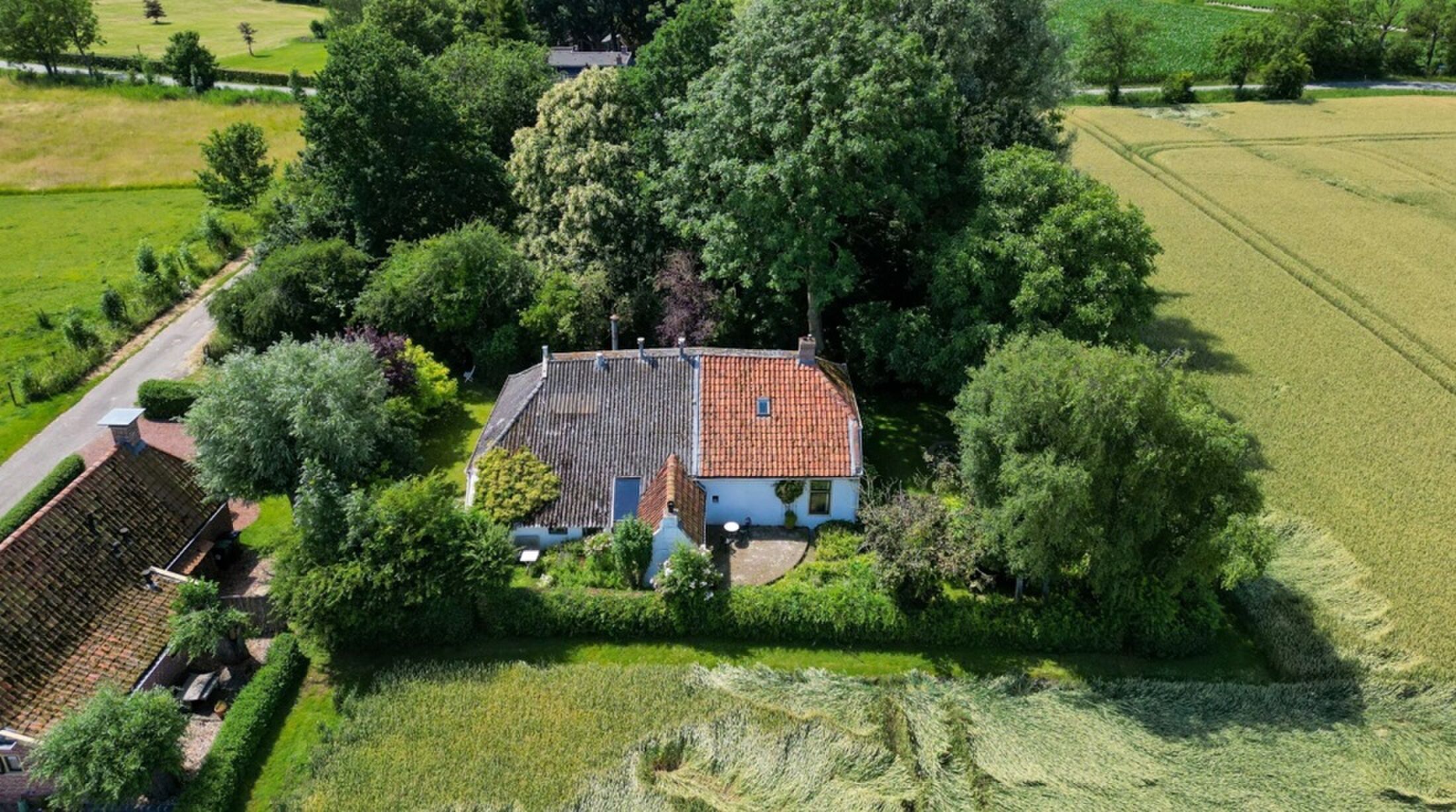 De vrijstaande woning die nu te koop staat.