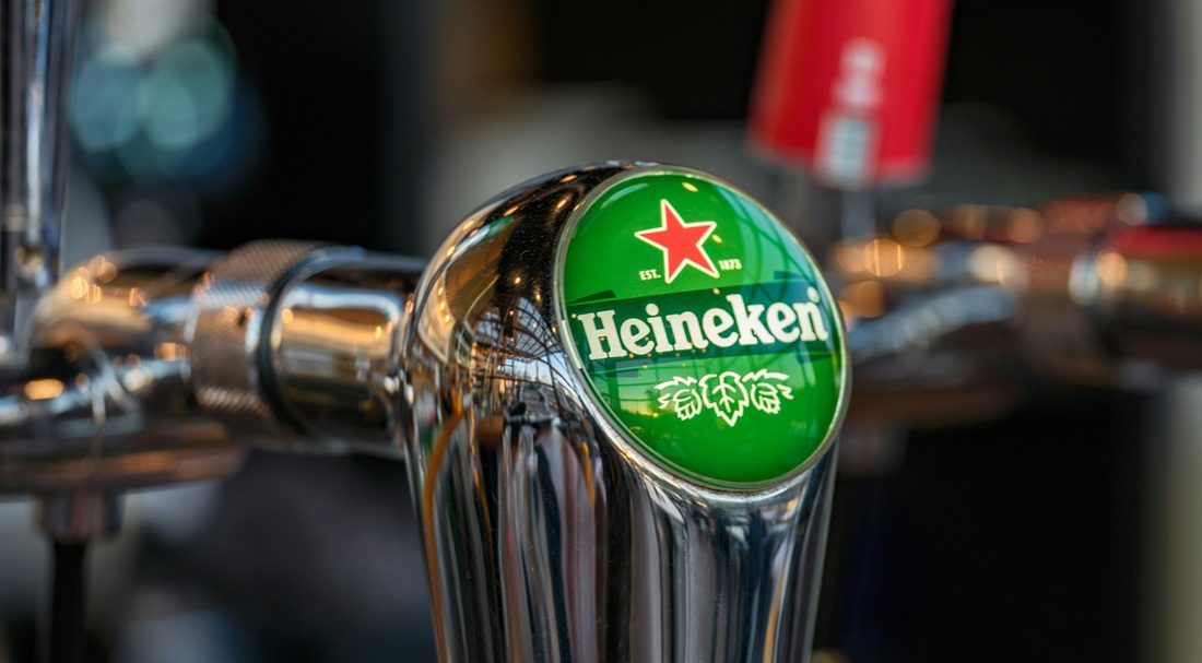 Een tap met Heineken-bier