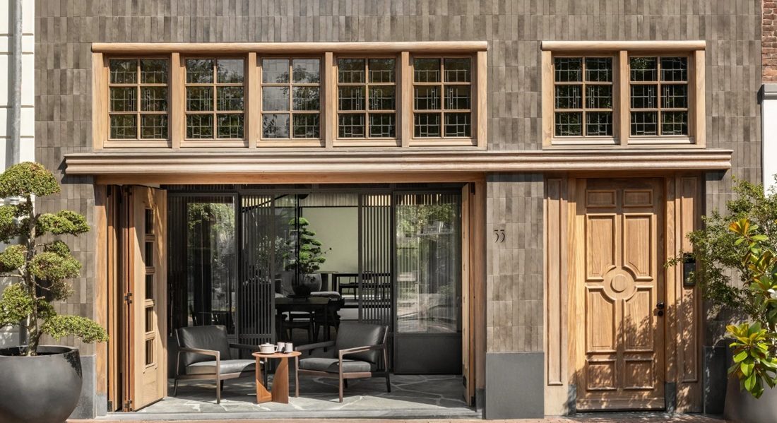 De entree van een van de woningen.