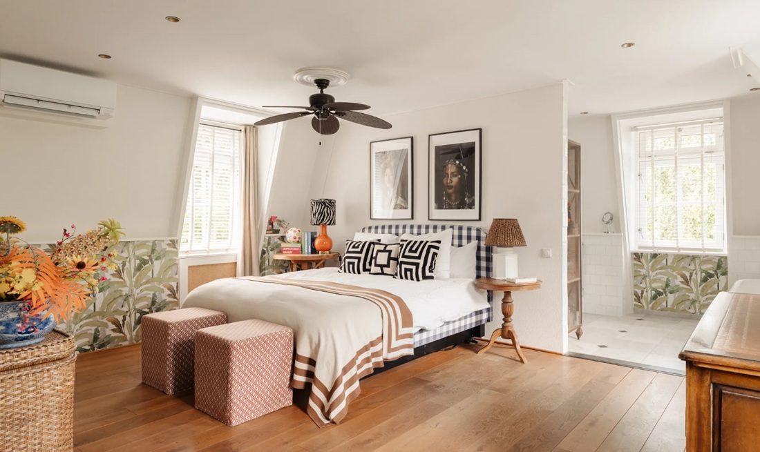De slaapkamer met eigen badkamer.