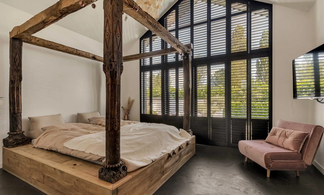 De slaapkamer van de woning.