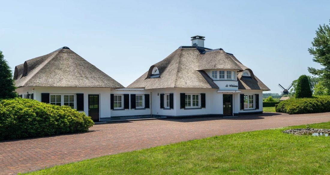 De voorkant van de woning.