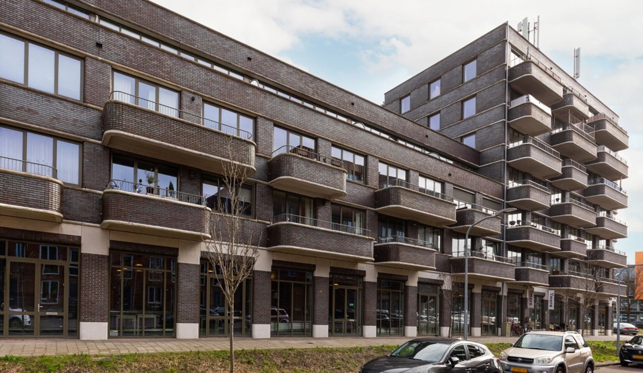 De buitenzijde van het appartement van Jordy Clasie.