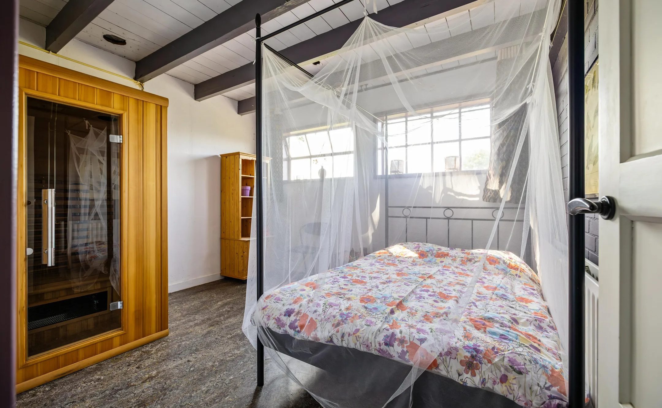 De slaapkamer met eigen sauna.