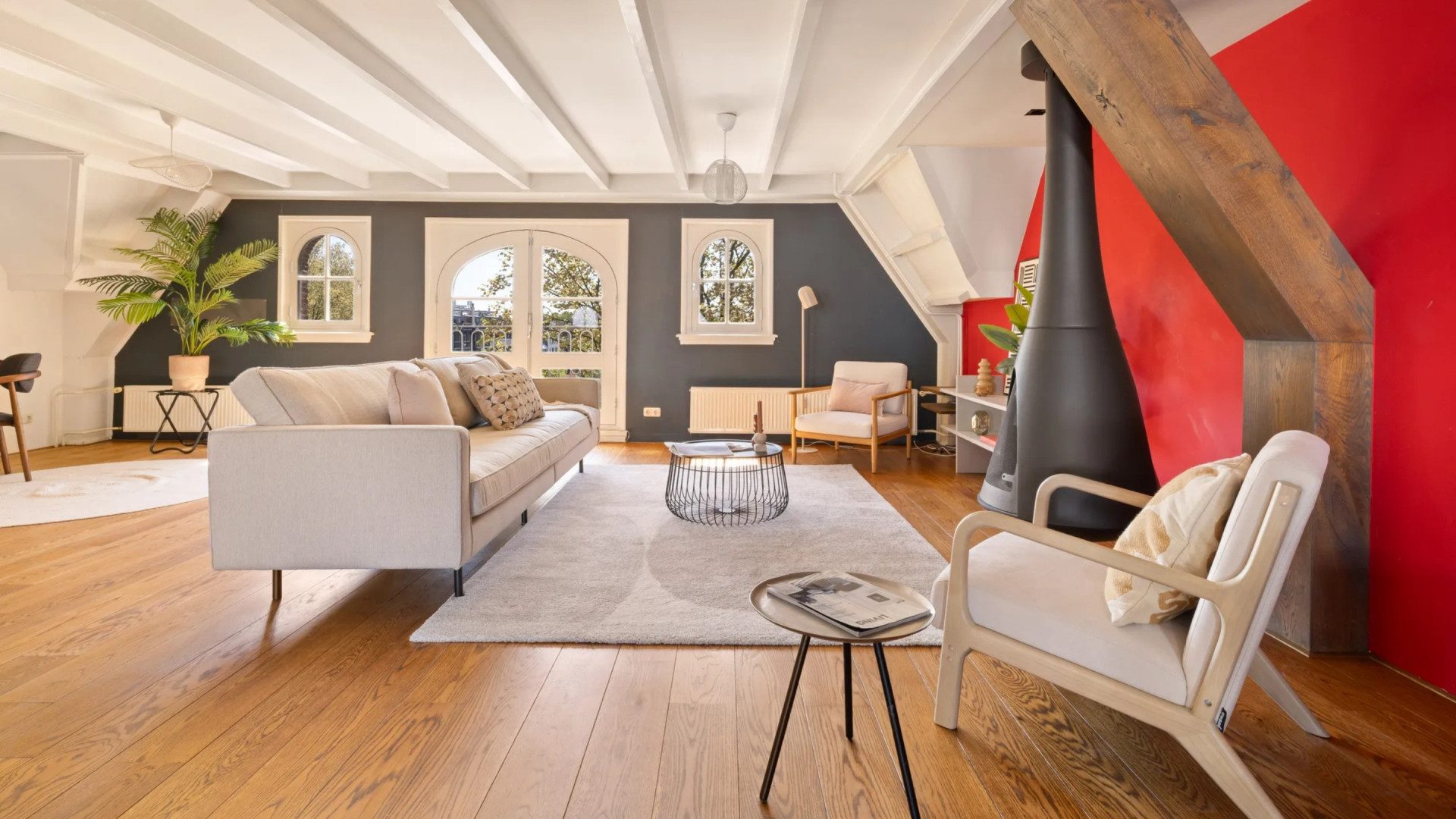 De living van het grachtenappartement van Jeroen Pauw.