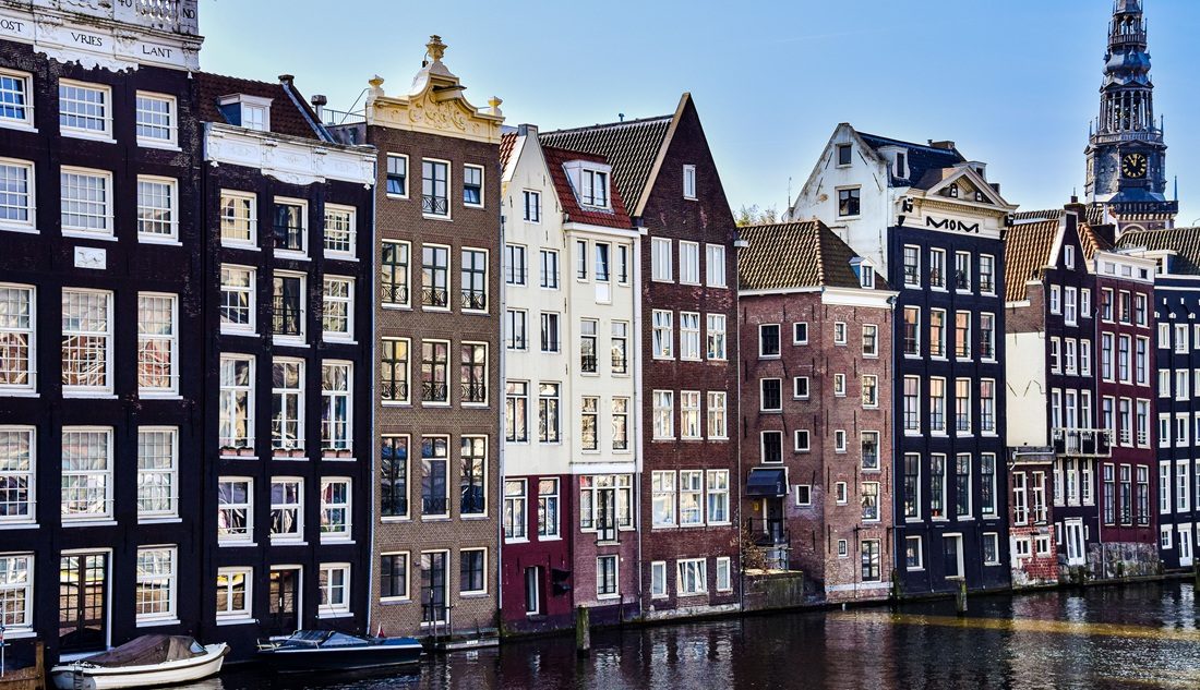 Een aantal woningen in Amsterdam.