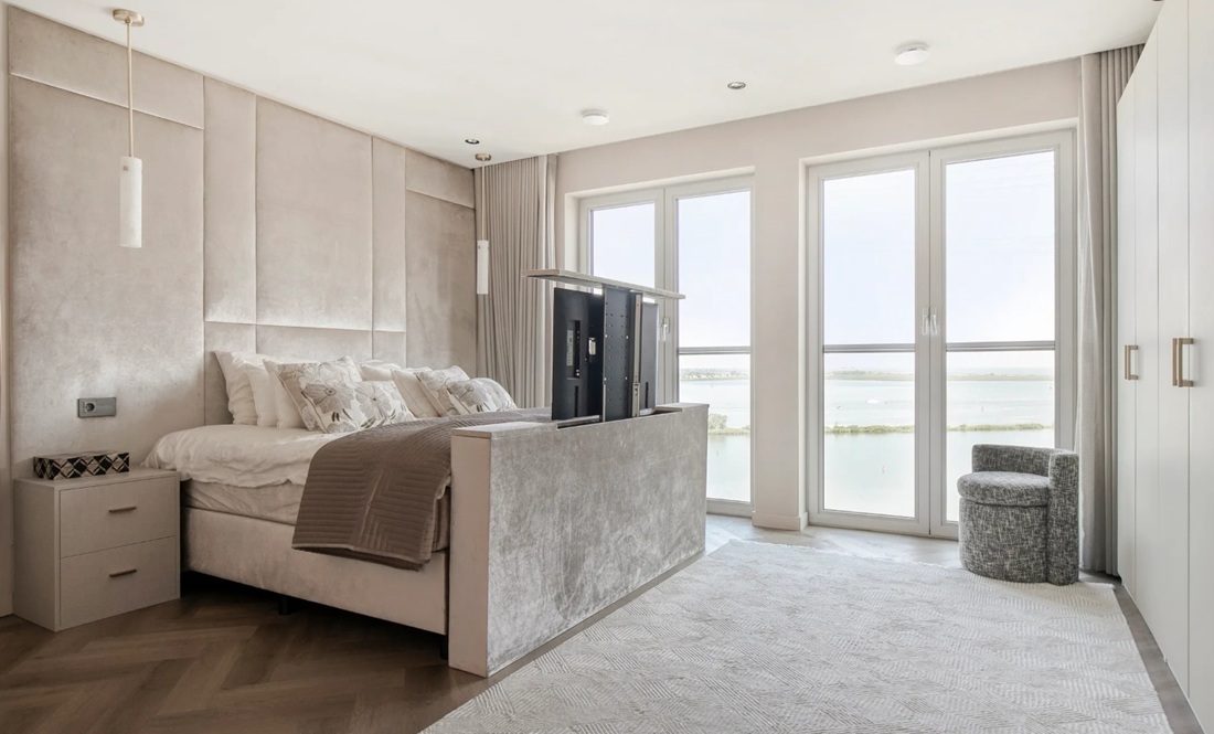 De masterbedroom met prachtig uitzicht.
