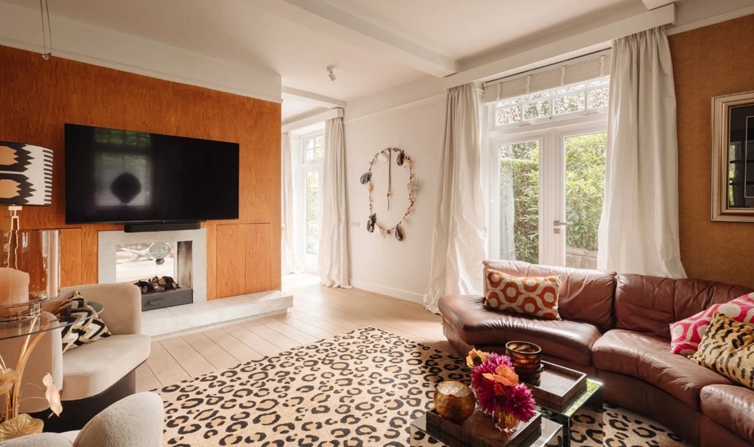 De living van de in Laren gevestigde villa.