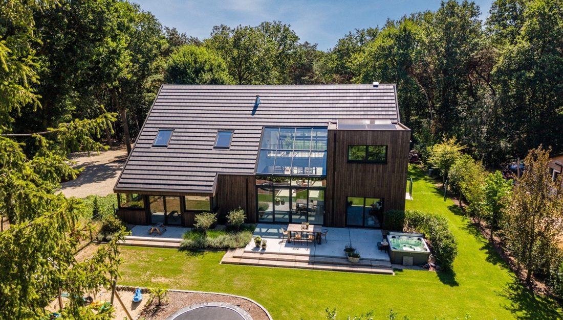 De buitenzijde van de villa in Noord-Brabant.