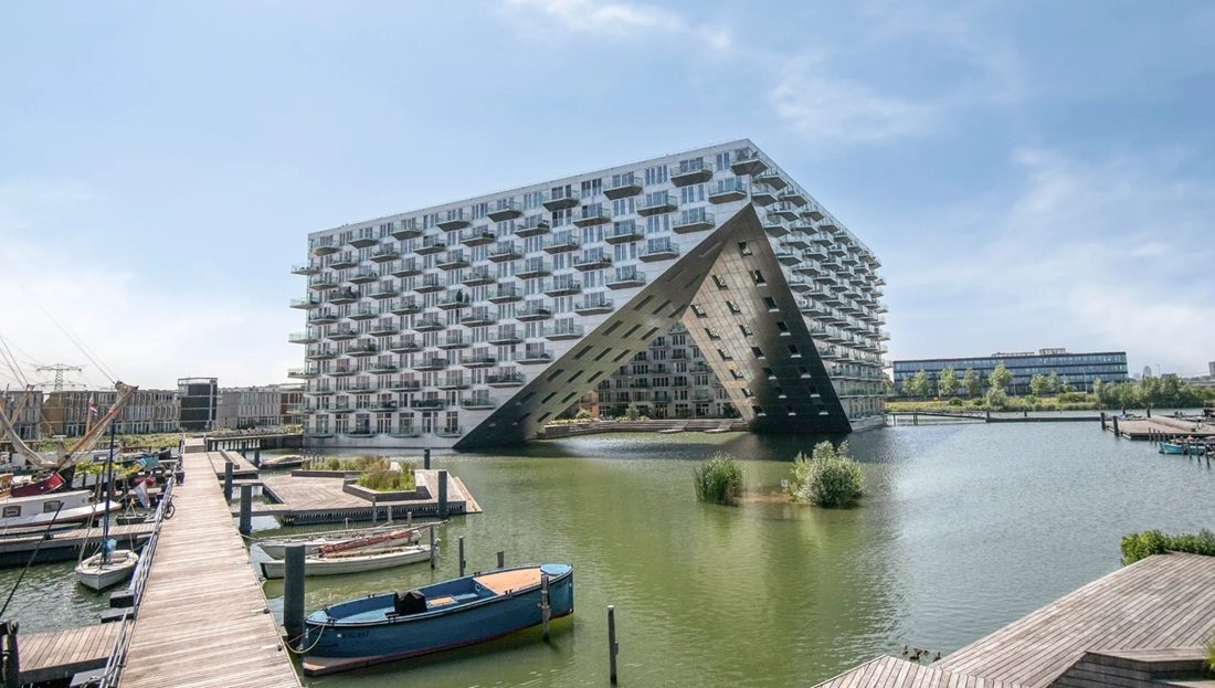 De buitenzijde van het penthouse in Amsterdam.