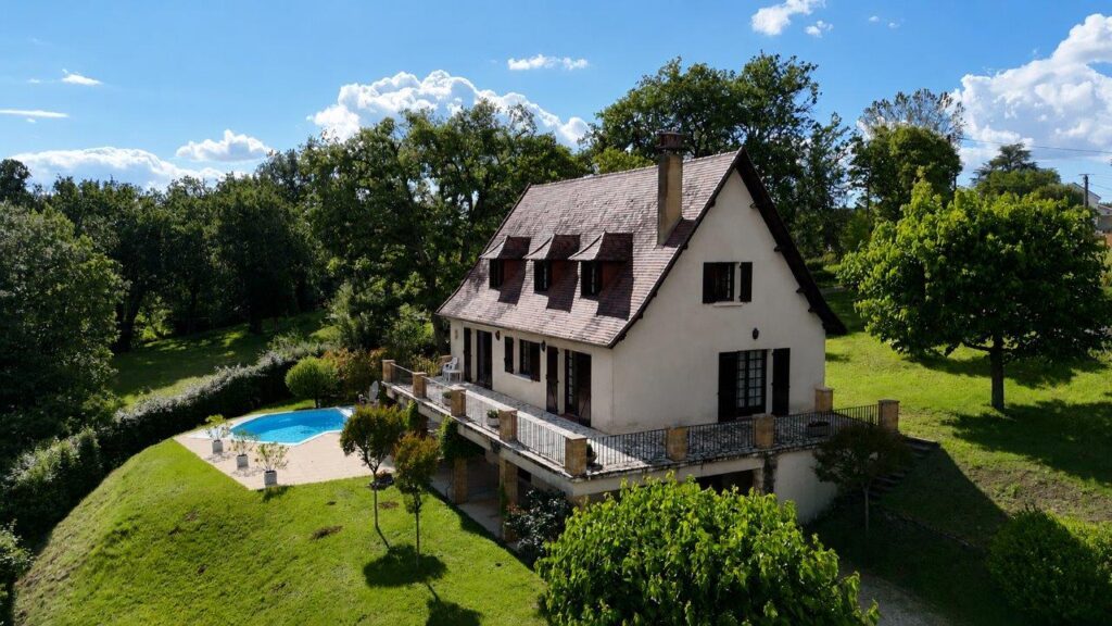 De buitenzijde van de woning in Frankrijk.