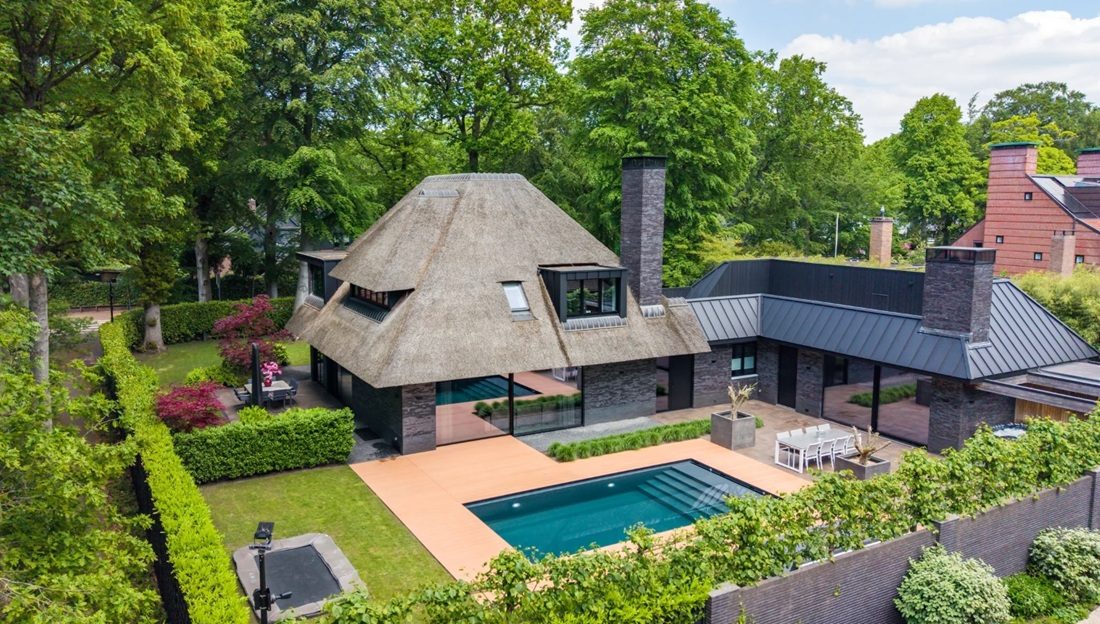 De achterzijde van de exclusieve villa.