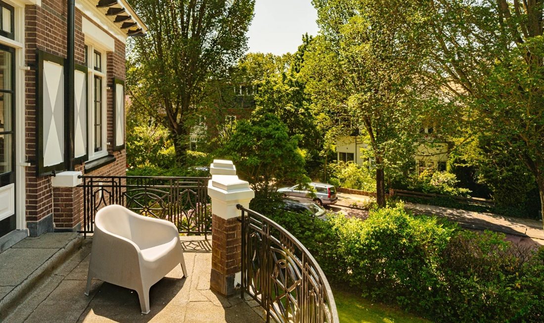 Het balkon van de woning.