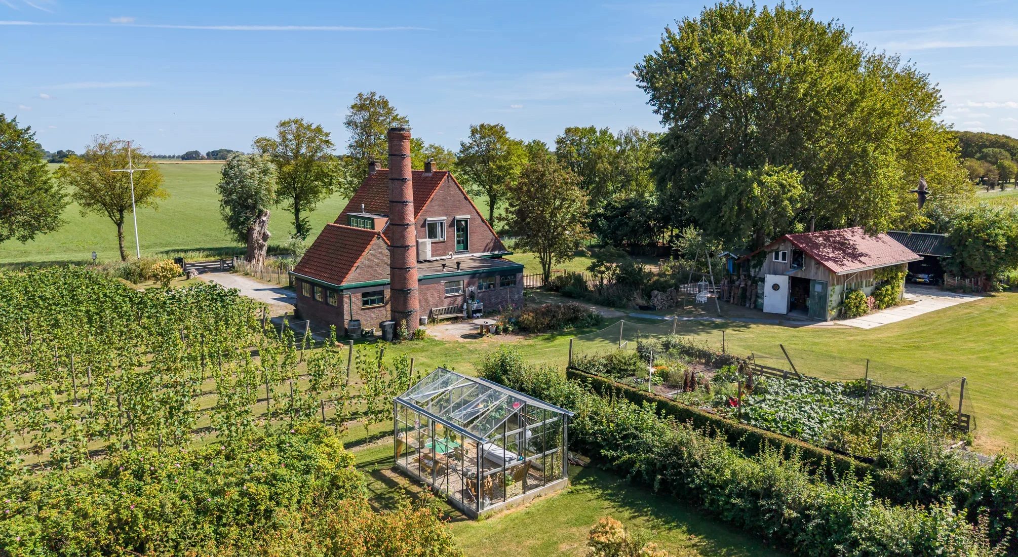 De tuin van het huis op Funda.