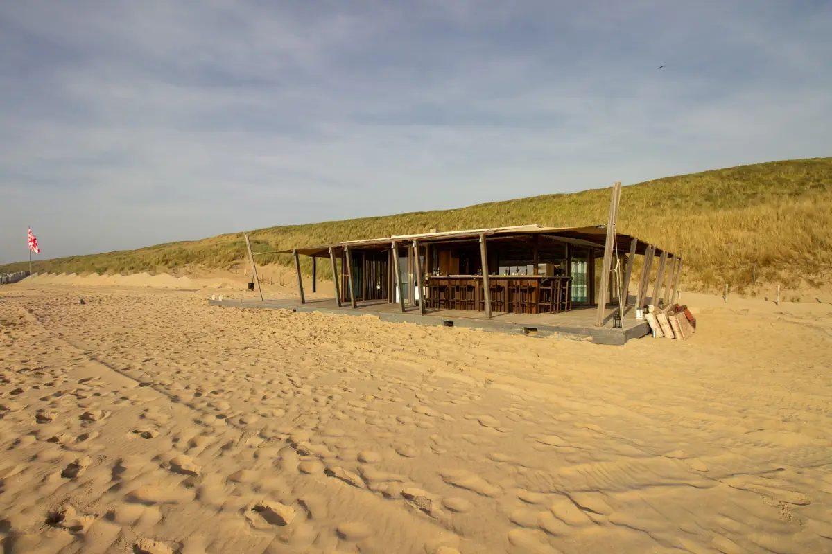 Strandtent Outpost
