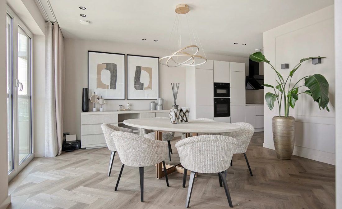 De eetkamer van het penthouse in Amsterdam.