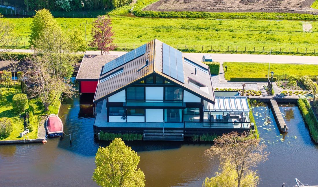 De buitenzijde van de woning.