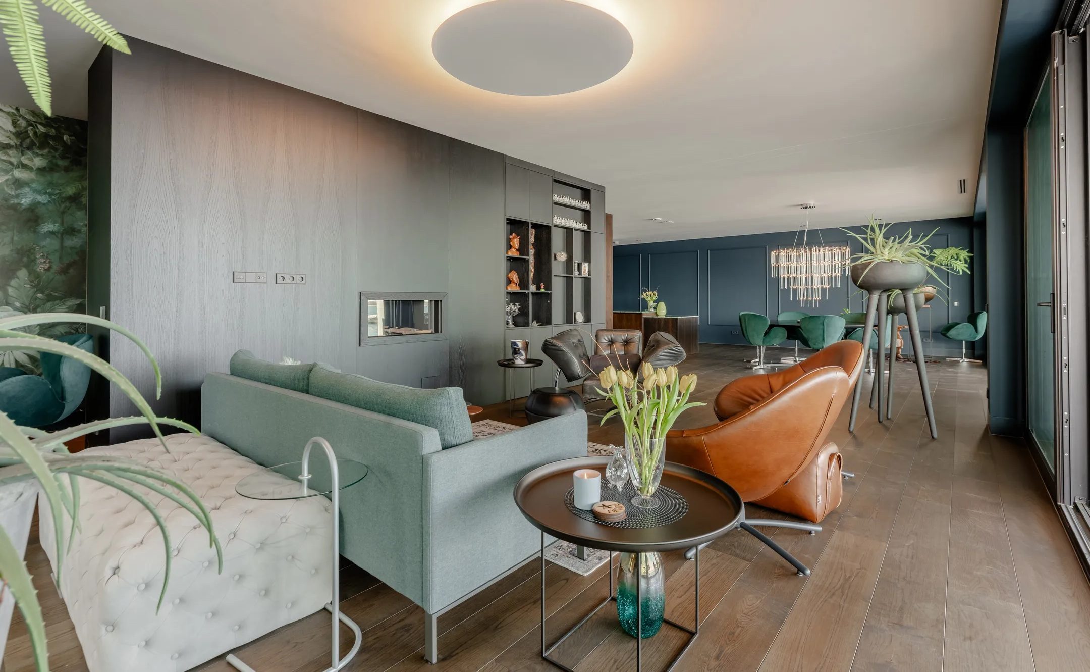 De living van de woning aan de Loosdrechtse Plassen.